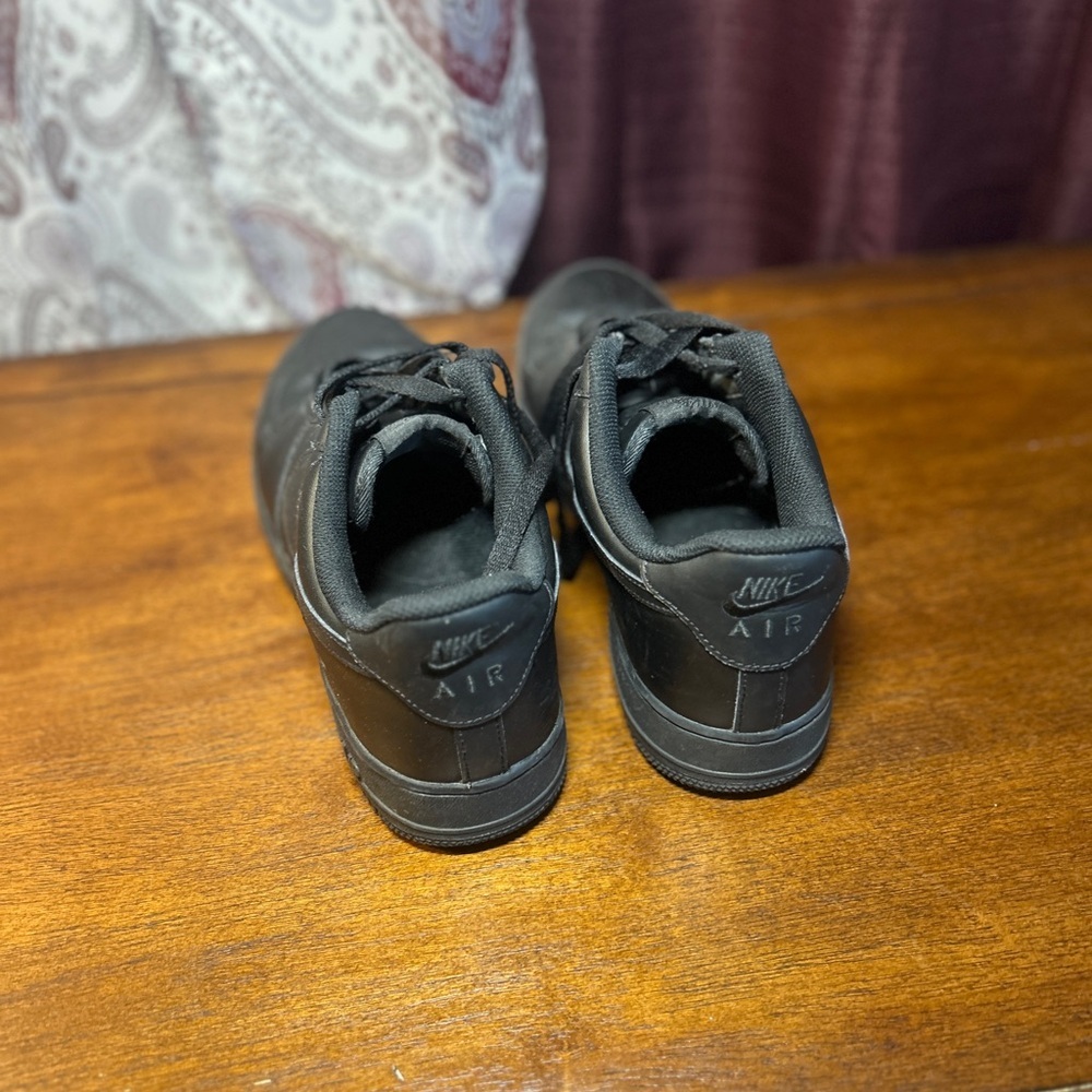 Nike Black Men's Sneakers - Picture 2 of 4